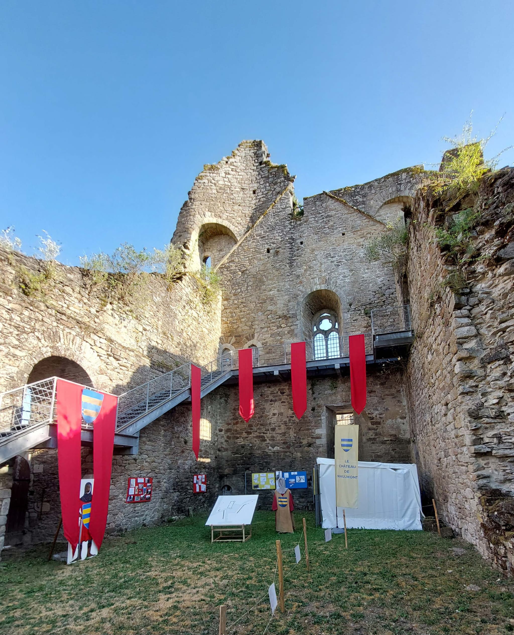 intérieur chateau_pages-to-jpg-0001