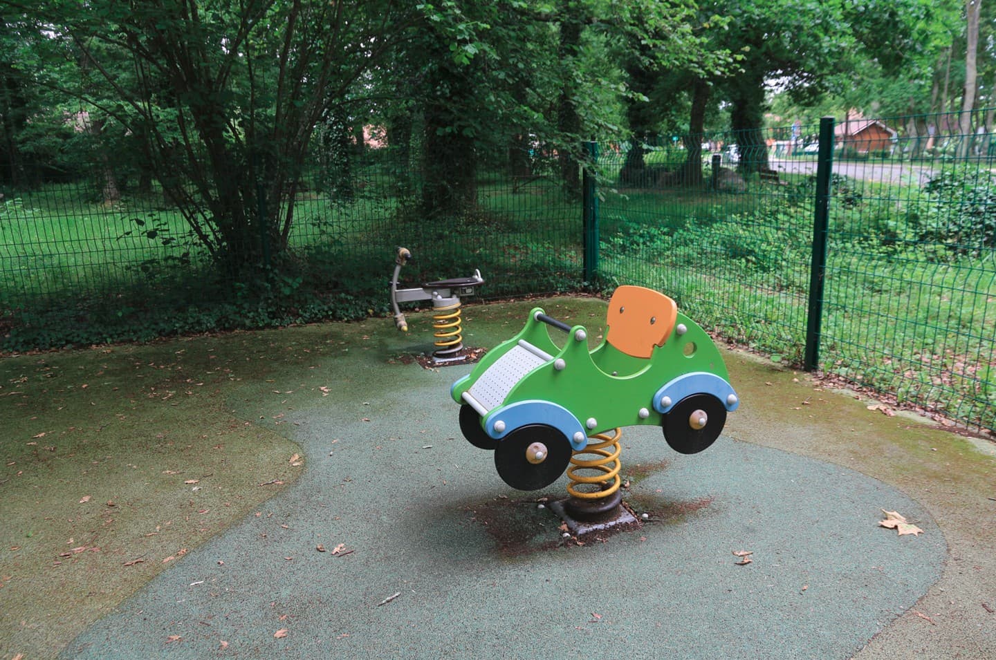Aire de jeux - lons - pour les tout petits