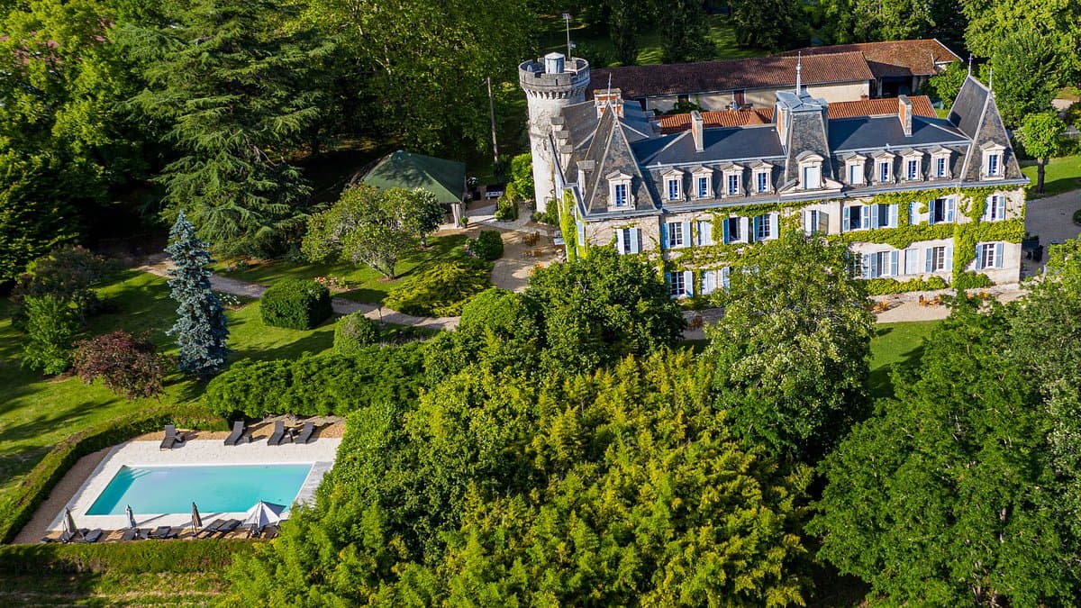 chateau-de-lalande-facade-vu-du-ciel