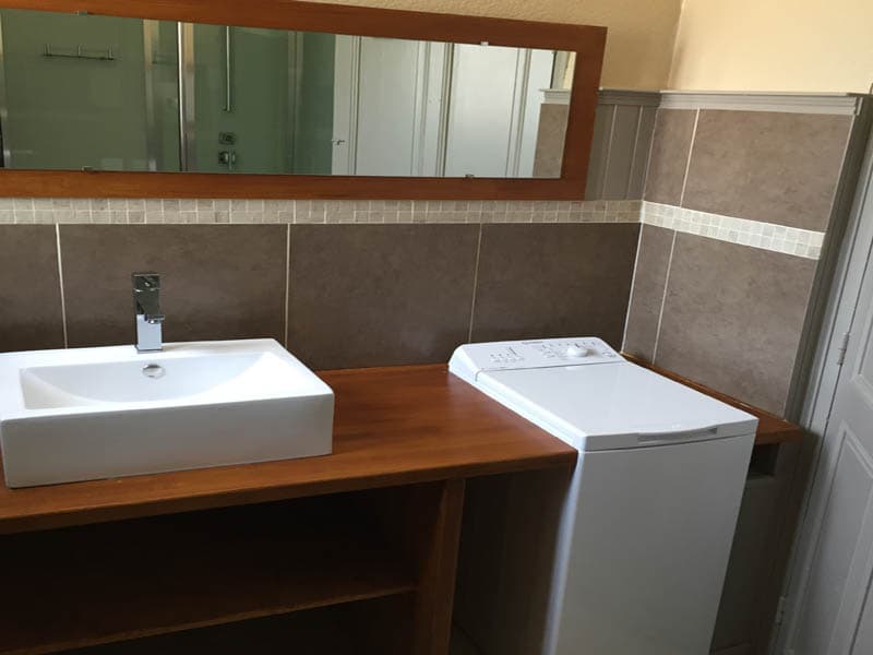 laptitepoulerouge_lenid_salledebain
