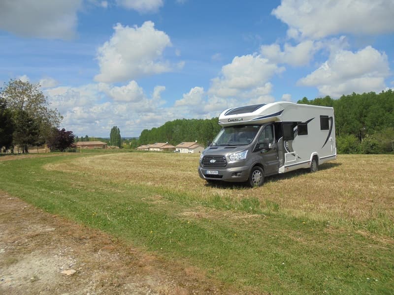 lauzun-aire-acc-terrain-vue-1