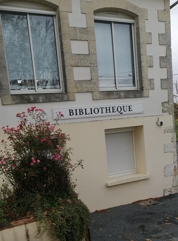 lavergne-bibliotheque-facade