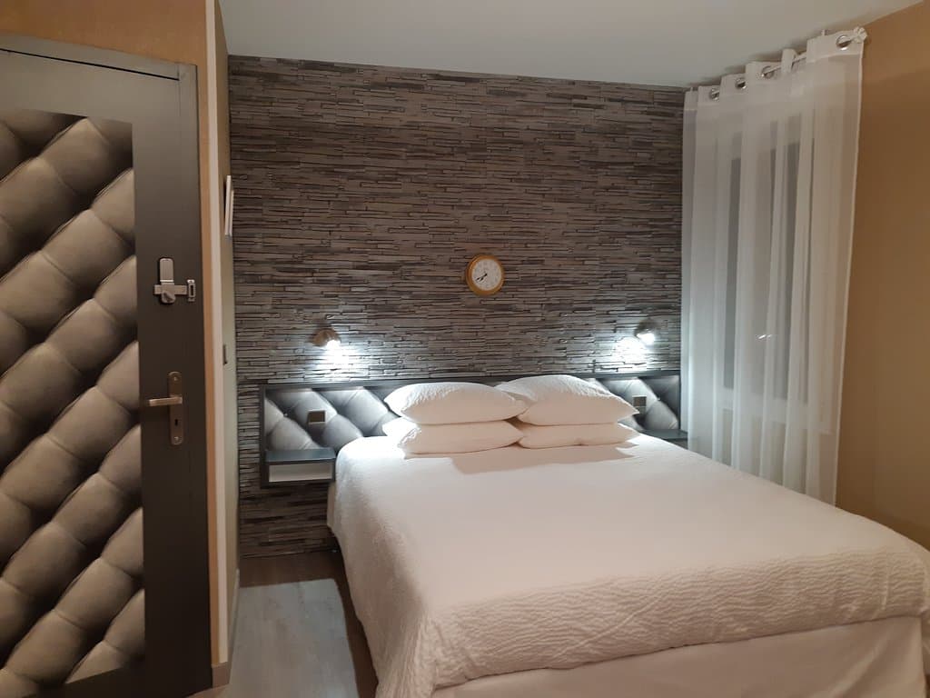 HLOAQU047V50DXBU_Fumel_Le72Watt_Marié_chambre