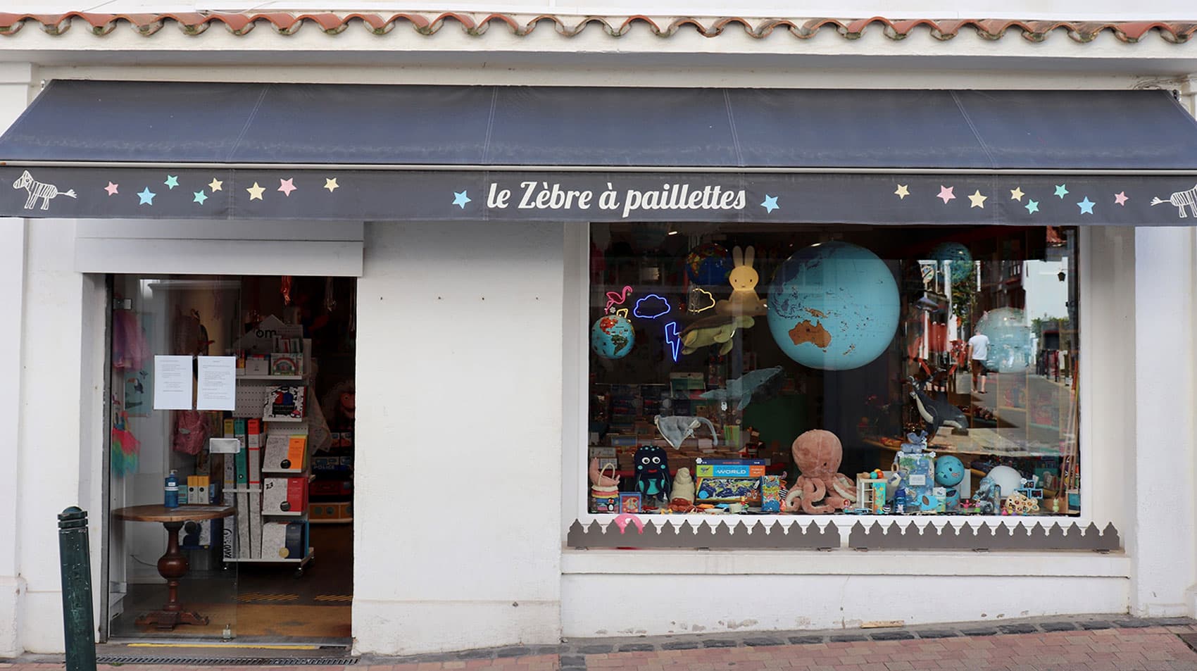 le-zebre-à-paillettes-vitrine