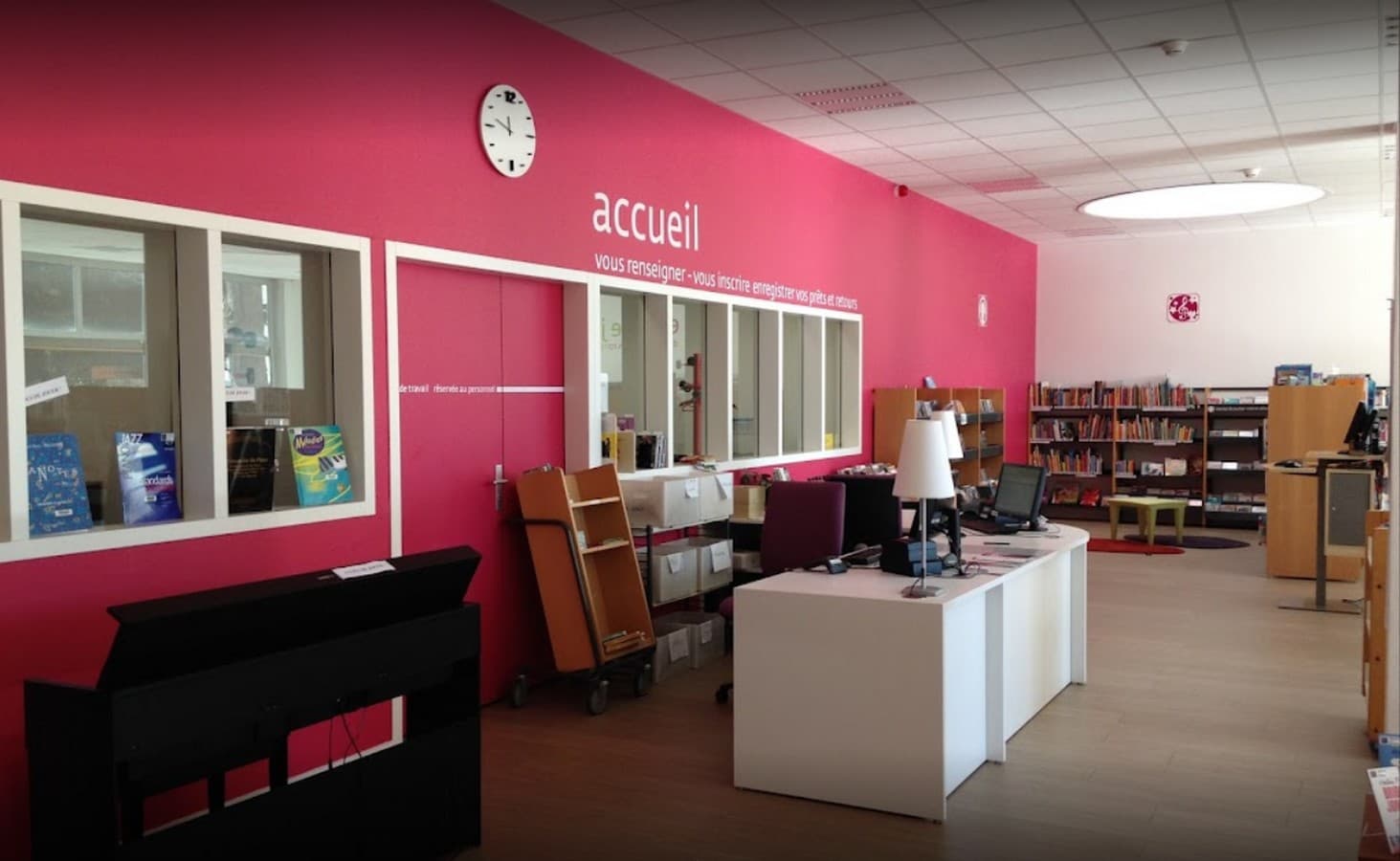 Médiathèque les allées - Pau - accueil