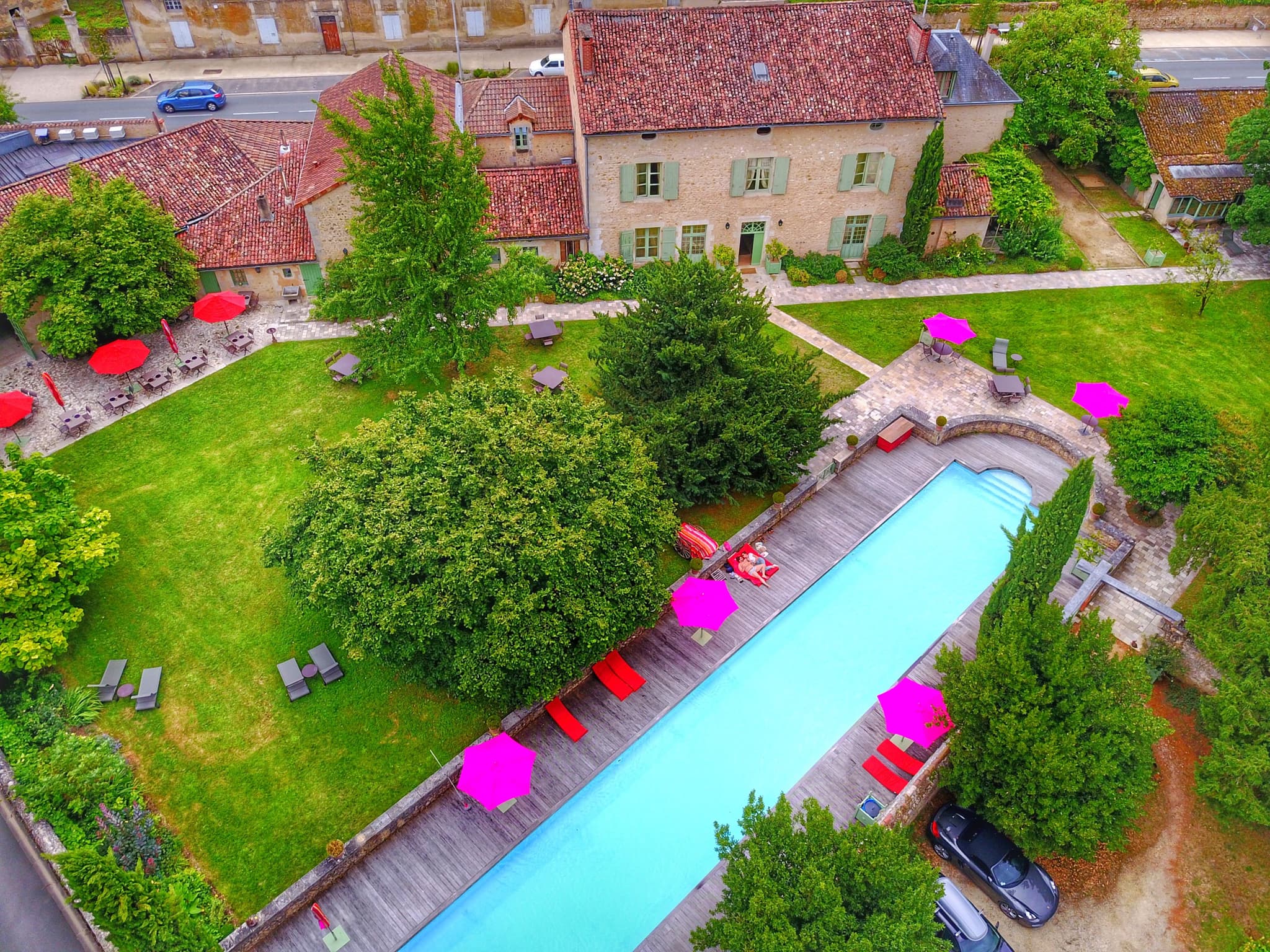 Hôtel Restaurant Les Orangeries - Lussac-les-Châteaux