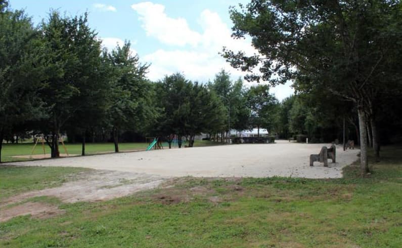 Aire de stationnement camping-car avec aire de services_2