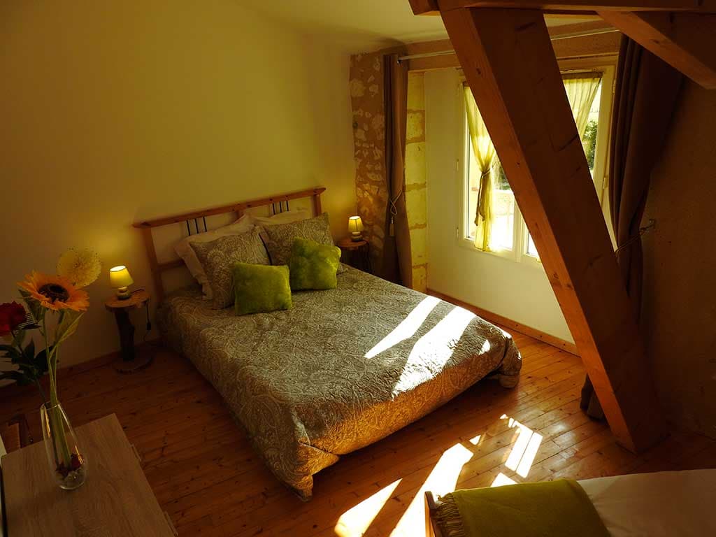 location-gite-manzac-grange-couture-chambre2