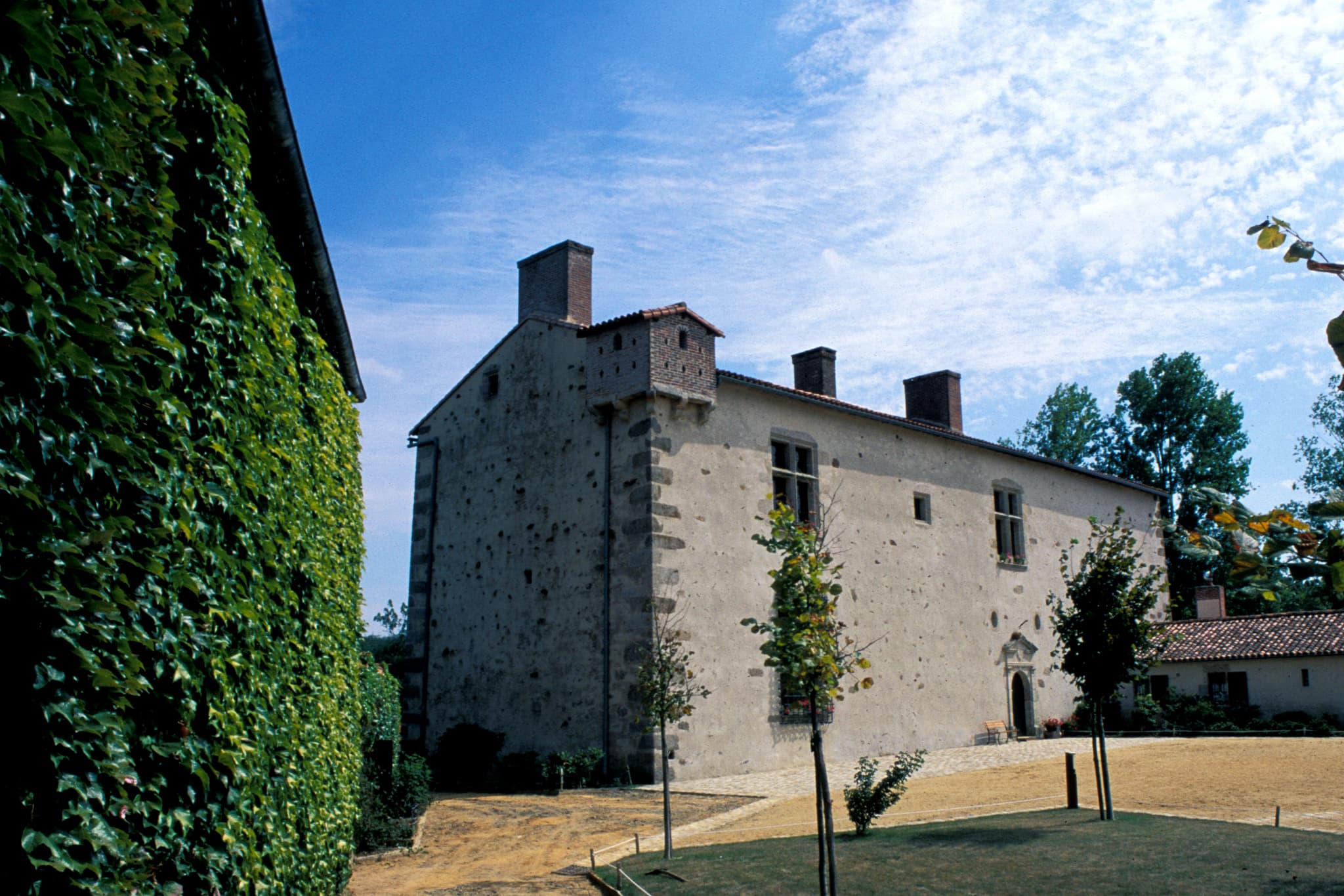 montravers-logis-vieux-deffend-4