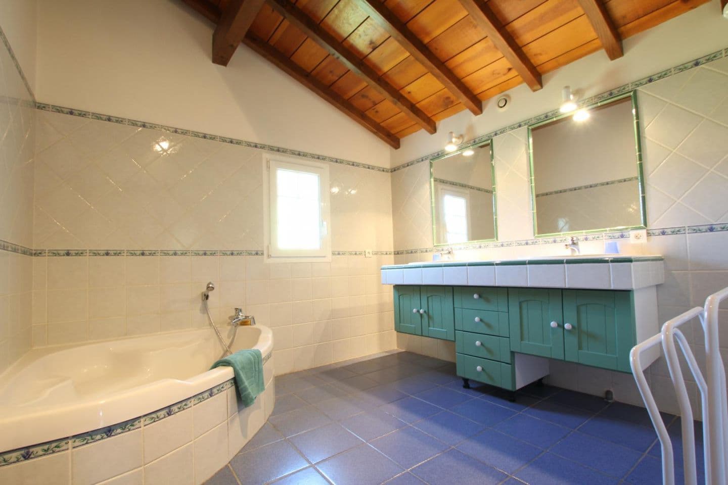 maison-pouchulu-salle-de-bain-ibarolle