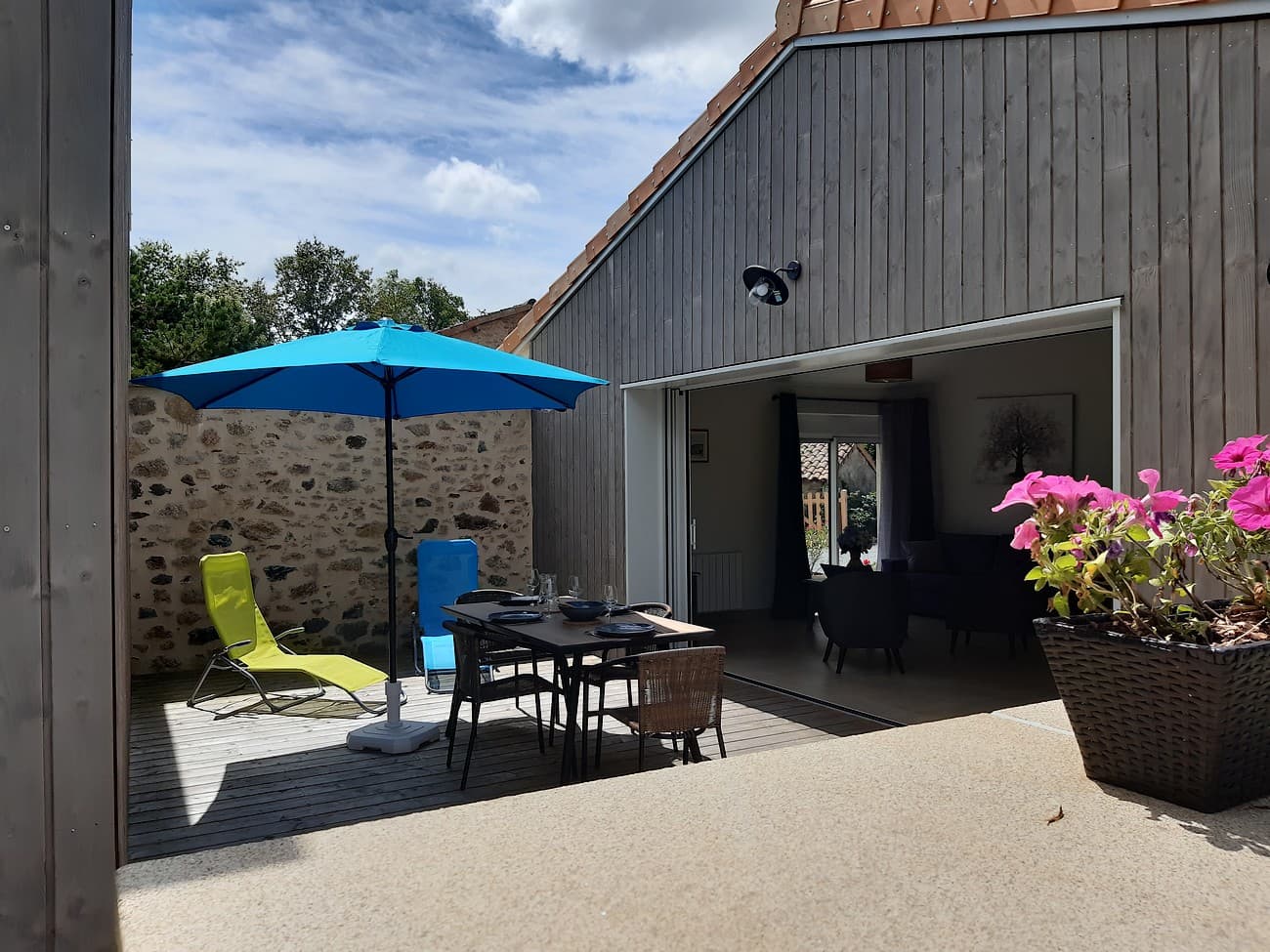 mauleon-gite-le-petit-linot-terrasse1