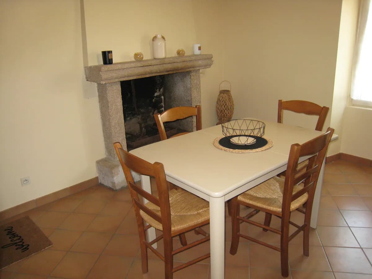 Maison de campagne Santrop coin repas