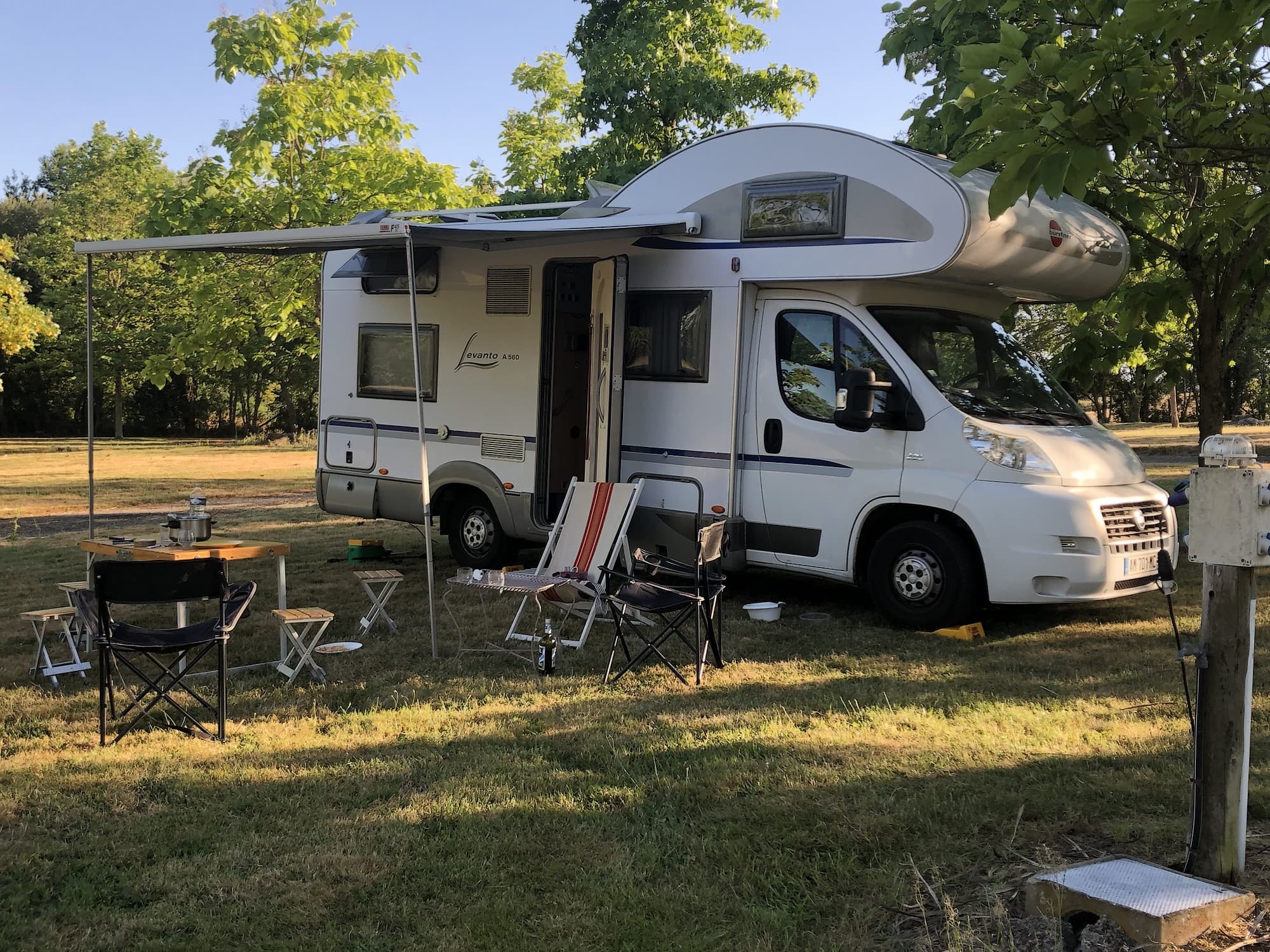 moncoutant-domaine-de-la-sabliere-aire-de-camping-car1
