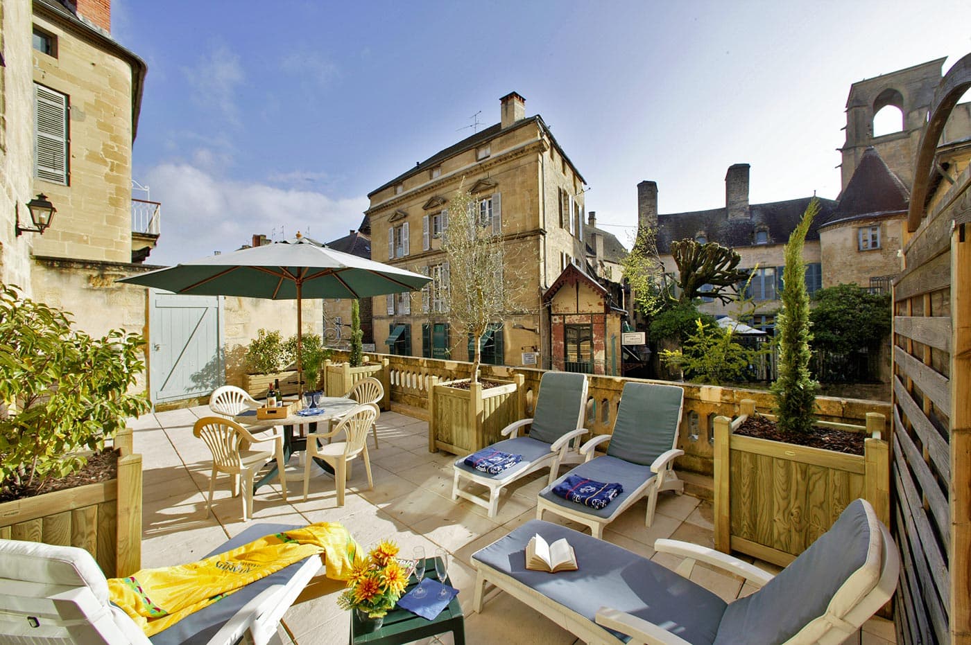 montaigne-terrasse-location-vacances-sarlat