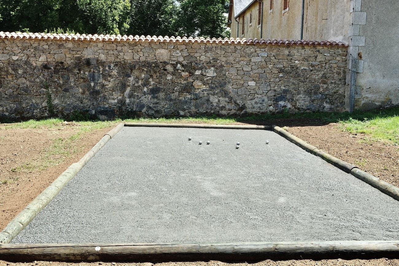 montravers-domaine-la-louisiere-boulodrome