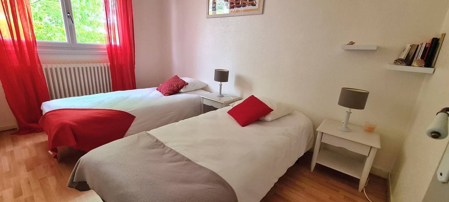 montravers-gite-les-paquerettes-chambre2