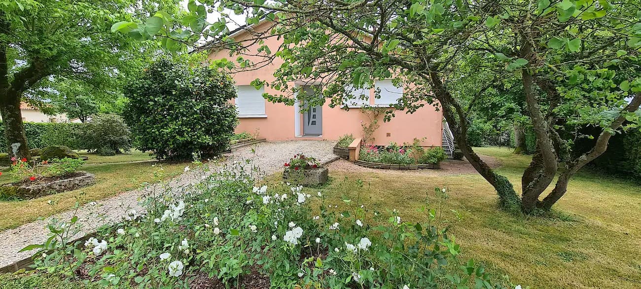 montravers-gite-les-paquerettes-exterieur