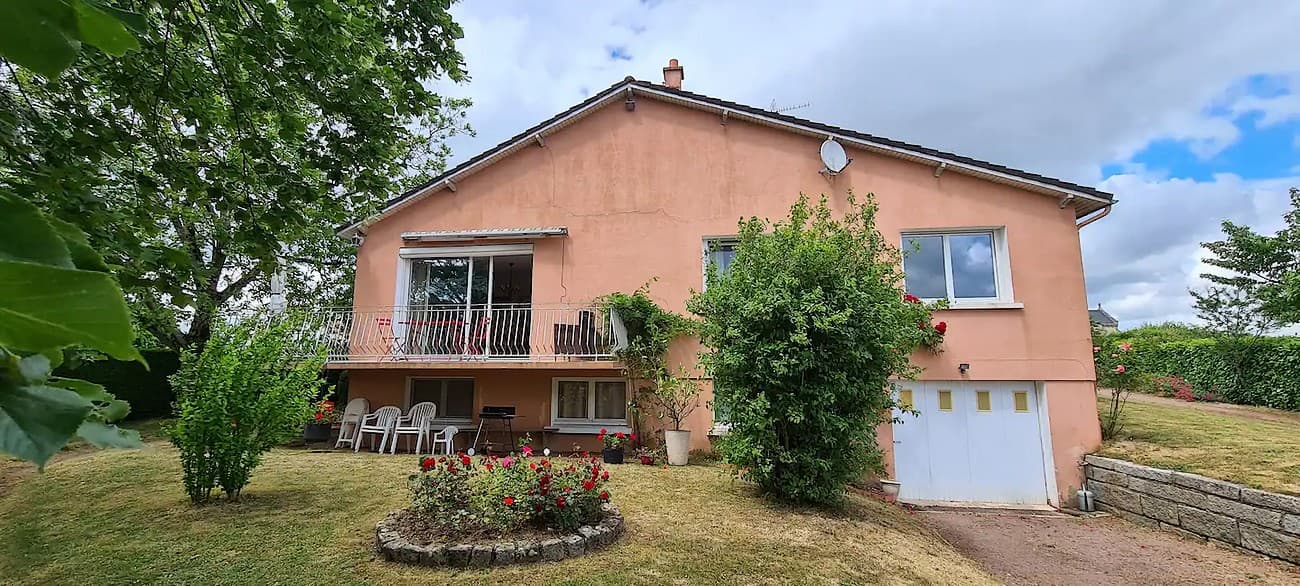 montravers-gite-les-paquerettes-facade