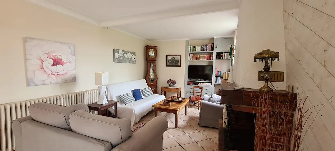 montravers-gite-les-paquerettes-salon1