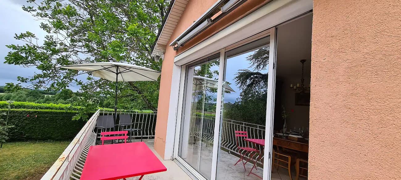 montravers-gite-les-paquerettes-terrasse