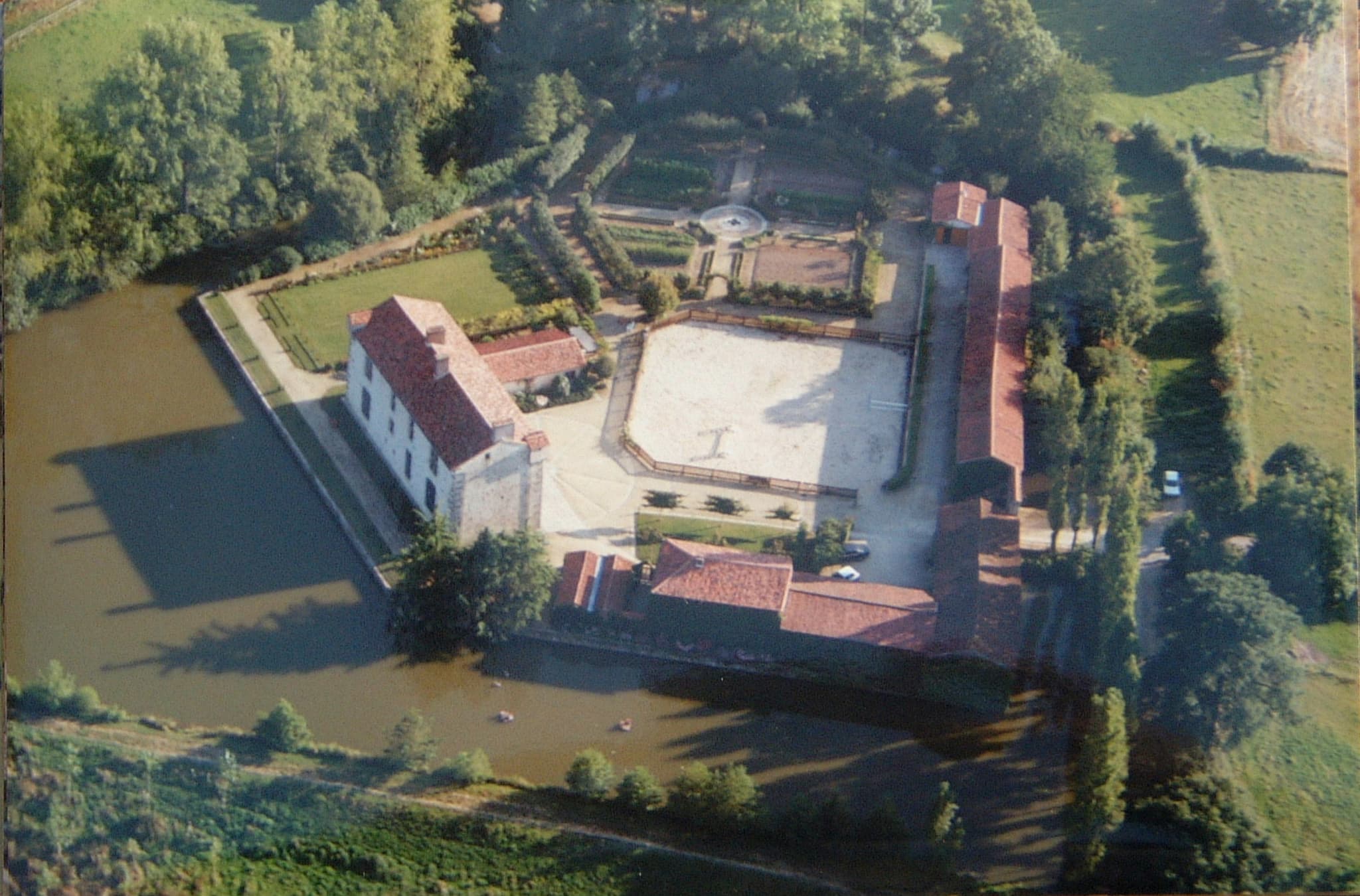 montravers-logis-vieux-deffend-2