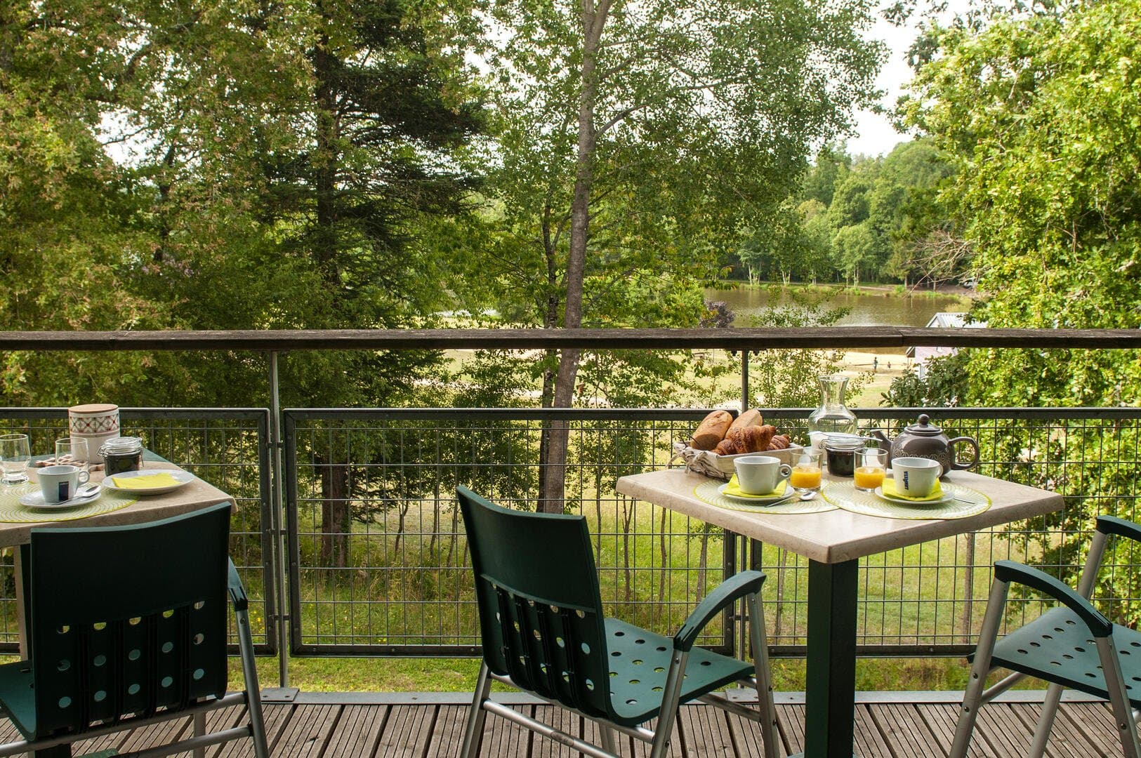 nps-Nouailles-terrasse accueil