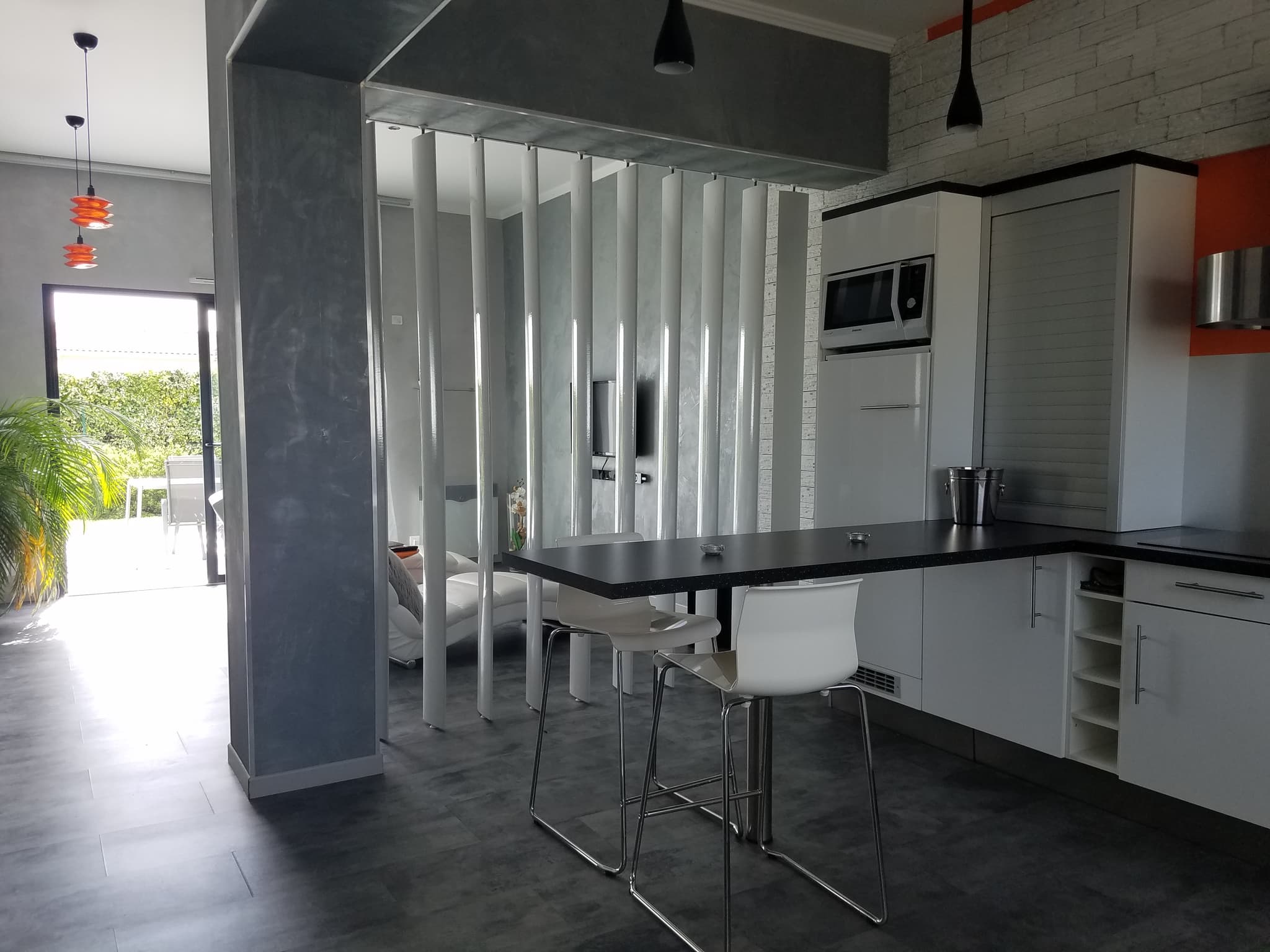 Mange debut de la cuisine du Nwa Perla