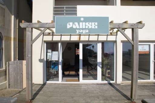 pauseYoga