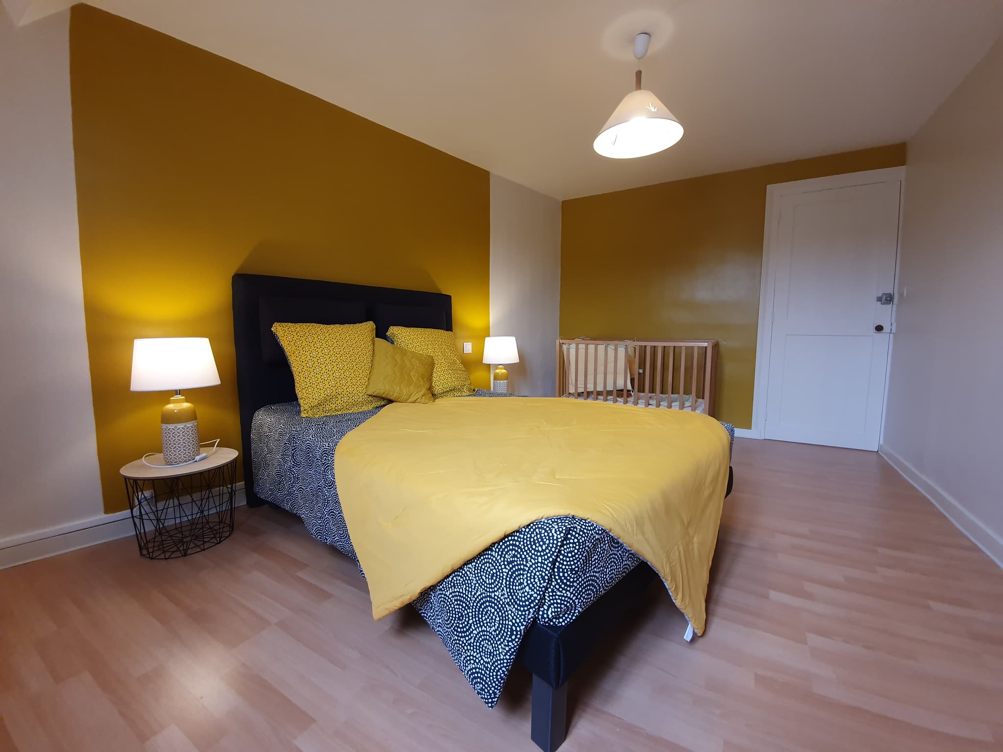 Gîte en ville à Airvault - Une chambre