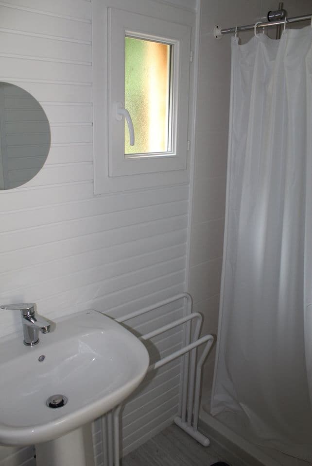 Lodge intérieur 3 - salle d'eau_5