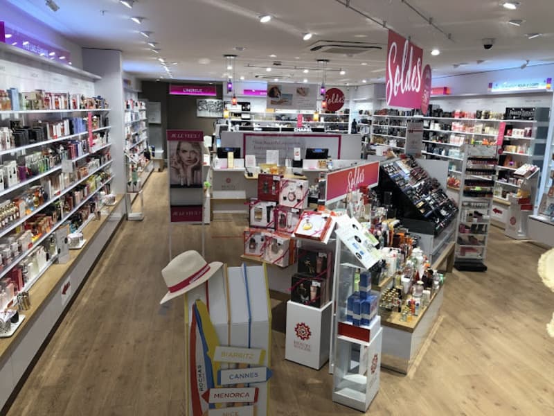 photo interieur parfumerie (1) 800x600