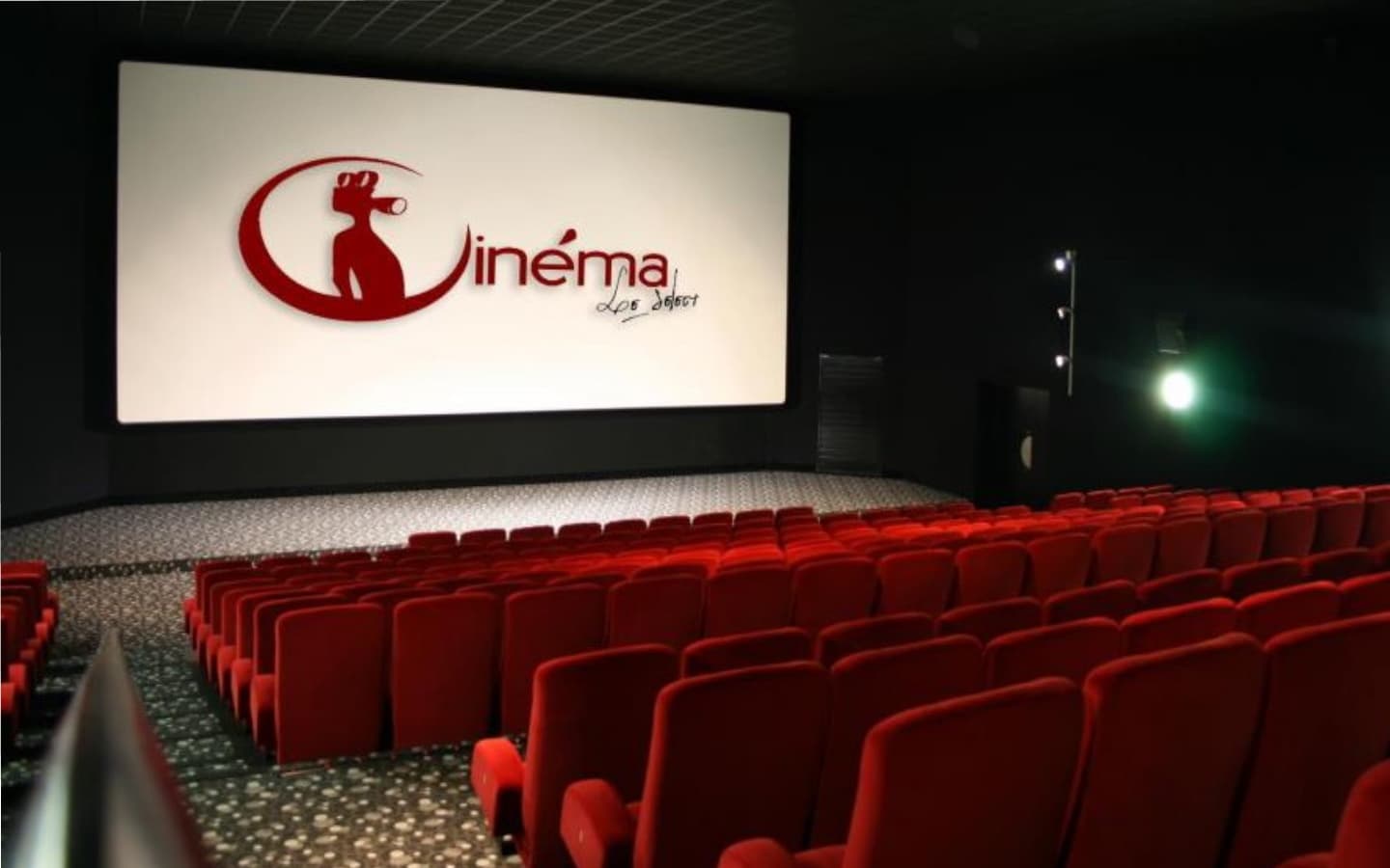 photo-salle-avec-logo-bandeau