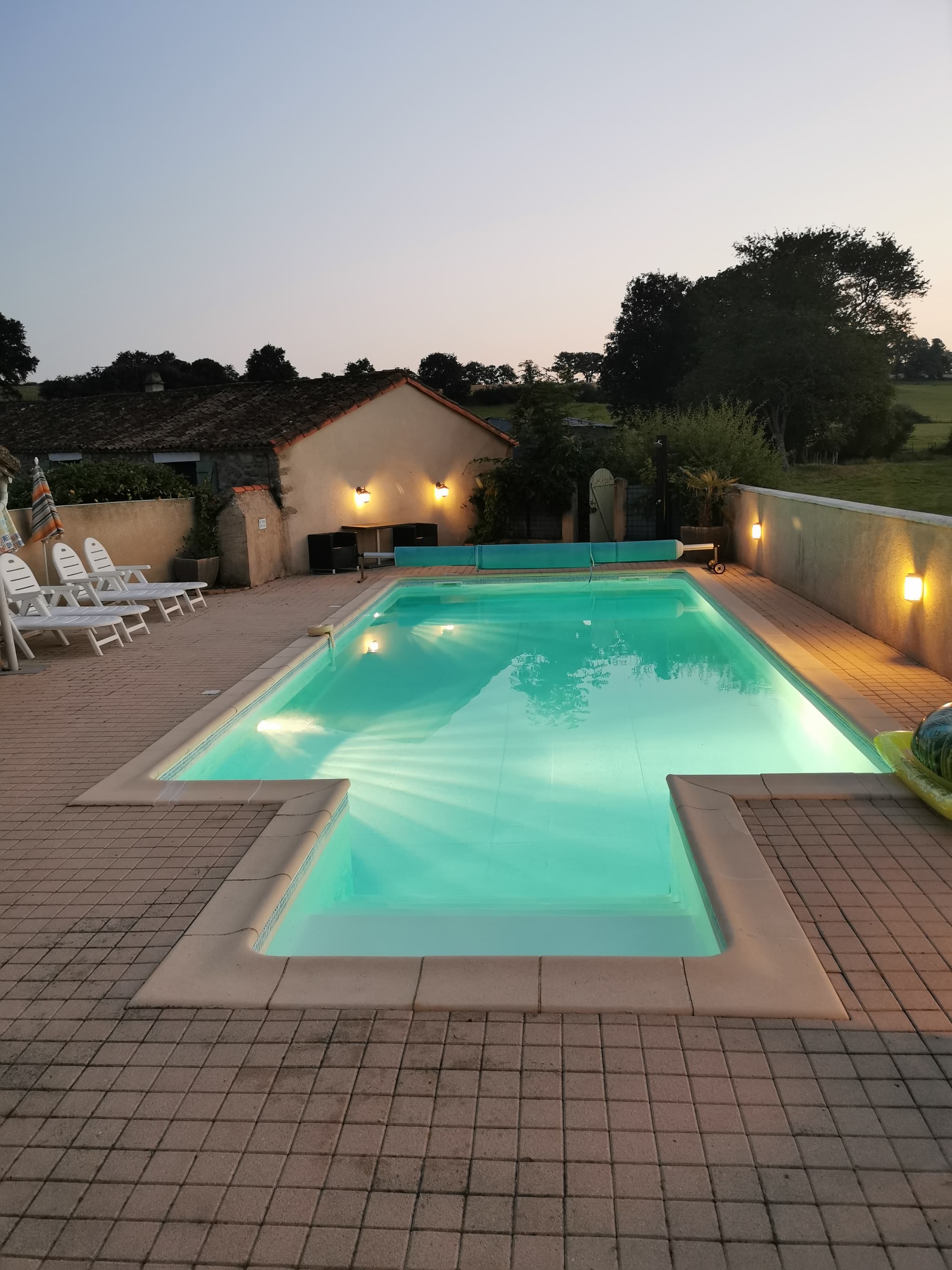 chiche-gite-de-la-pomerie-piscine