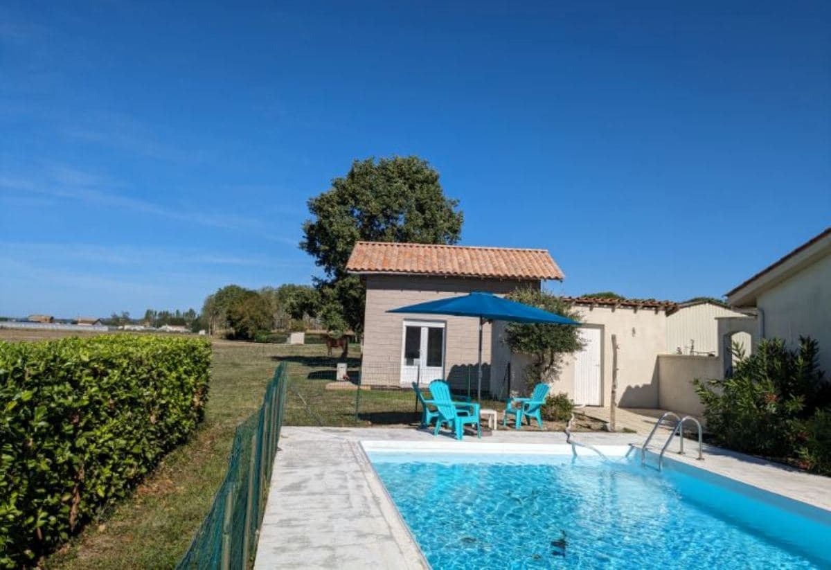 piscine vue d'ext