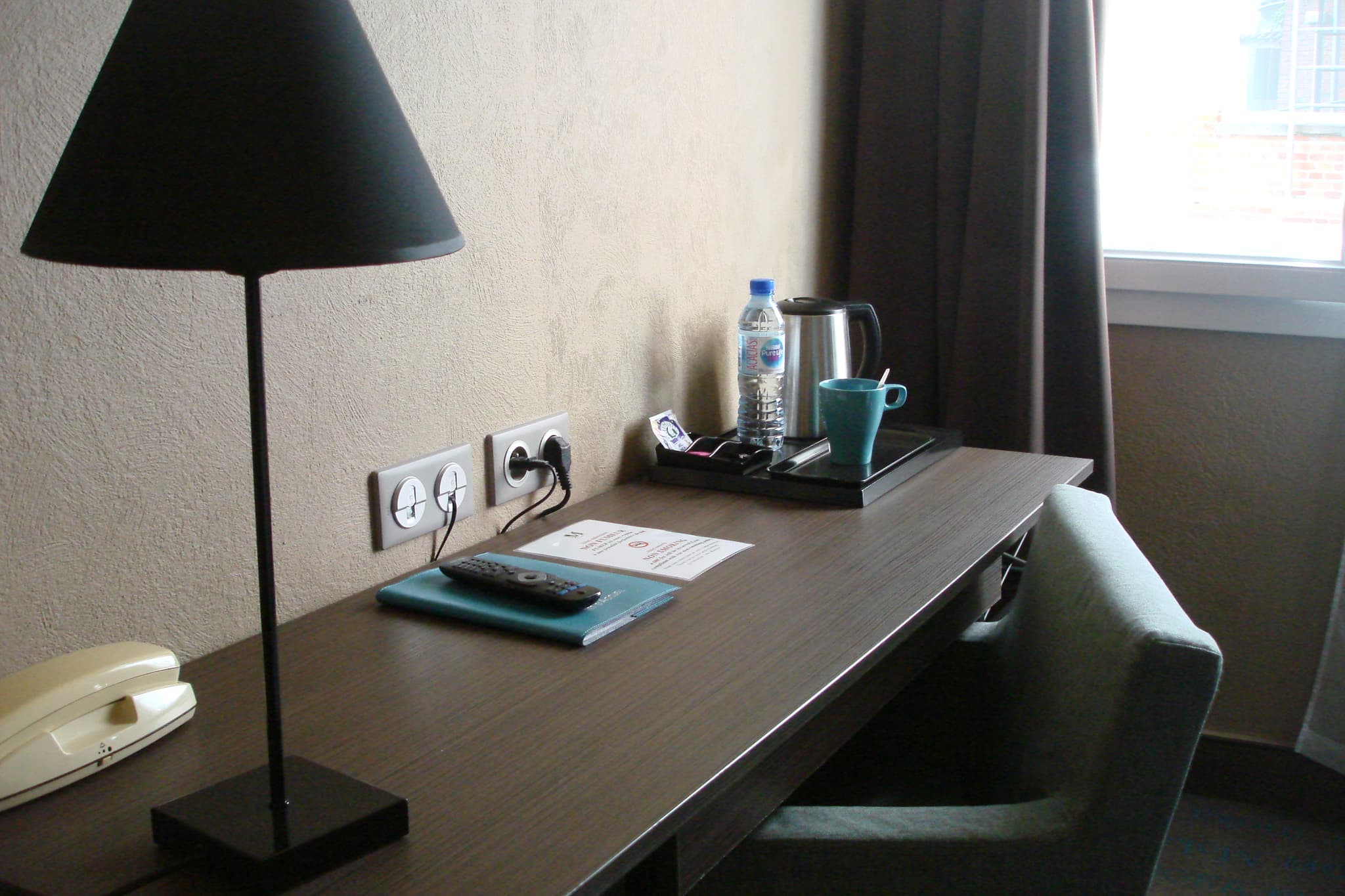 Bureau dans la chambre