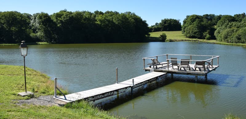 Ponton sur l'étang
