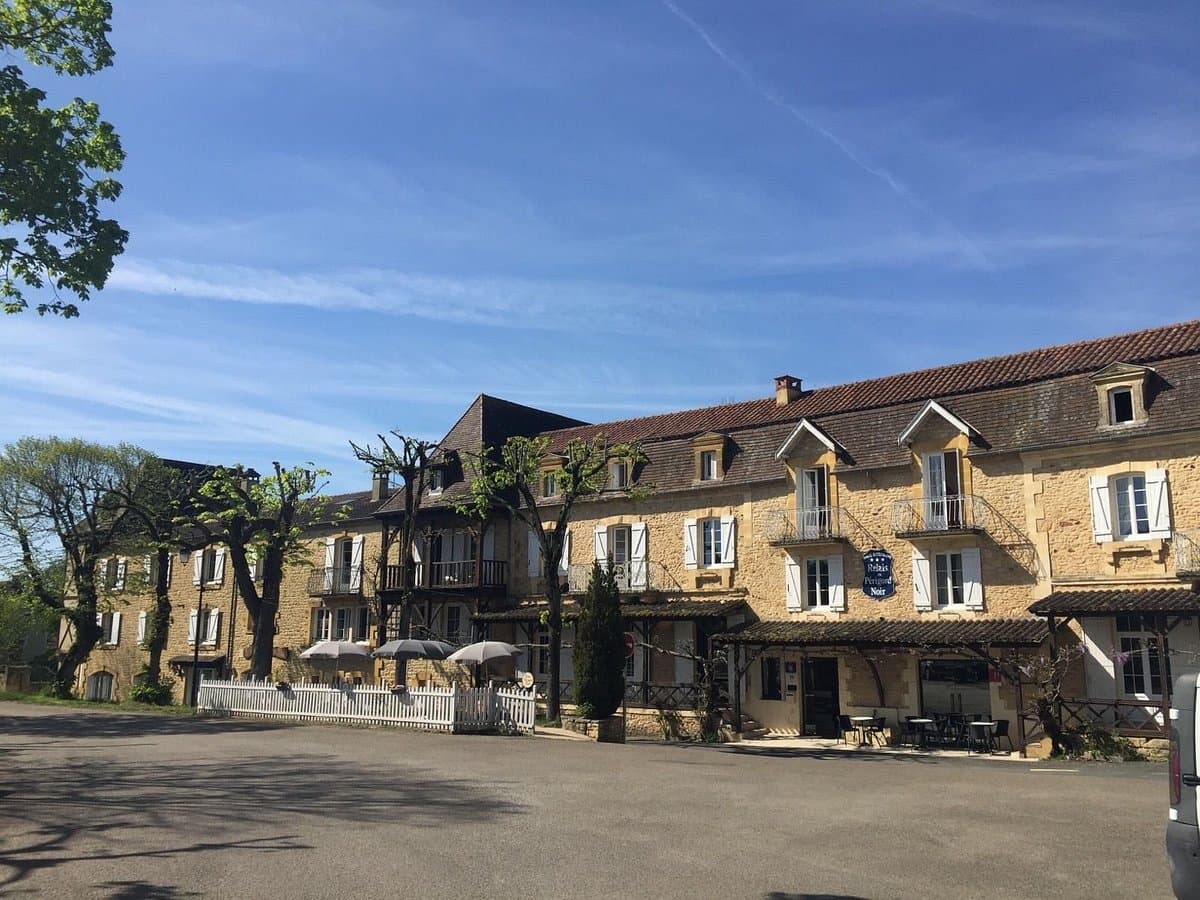 relaisduperigordnoir-facade