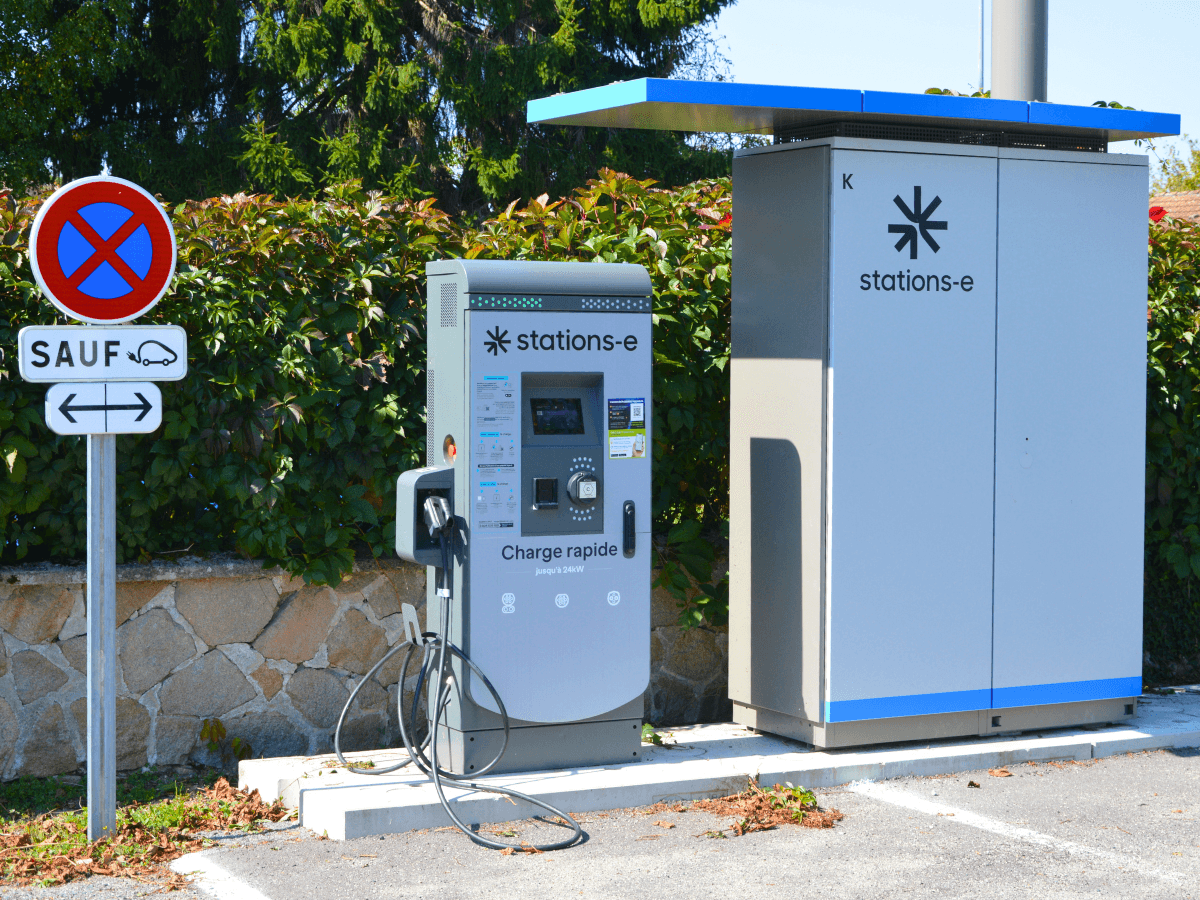 Borne de recharge pour véhicules électriques - Saint-Hilaire-les-Places