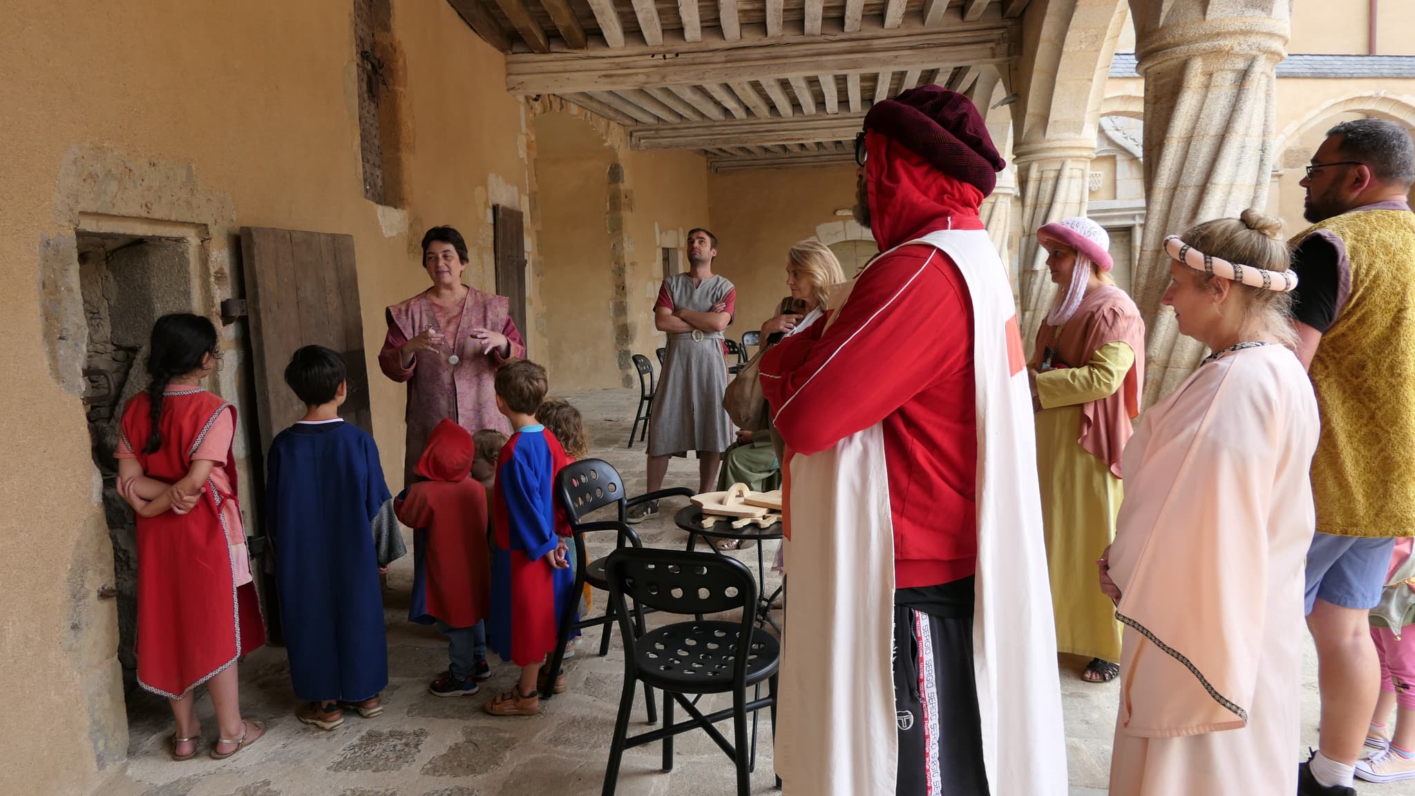 rochechouart_2024_Amel-elmalah-visite-costumée