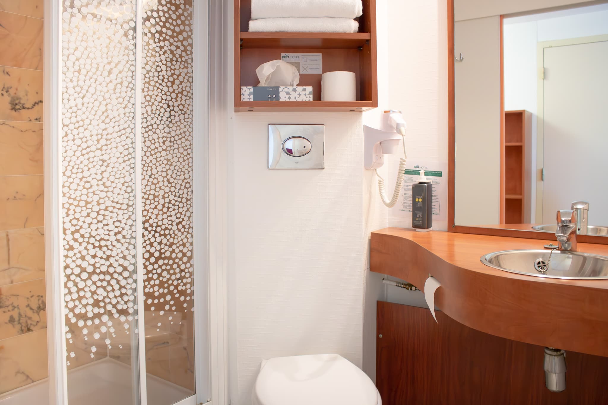 salle-de-bain-brit-hotel-agen