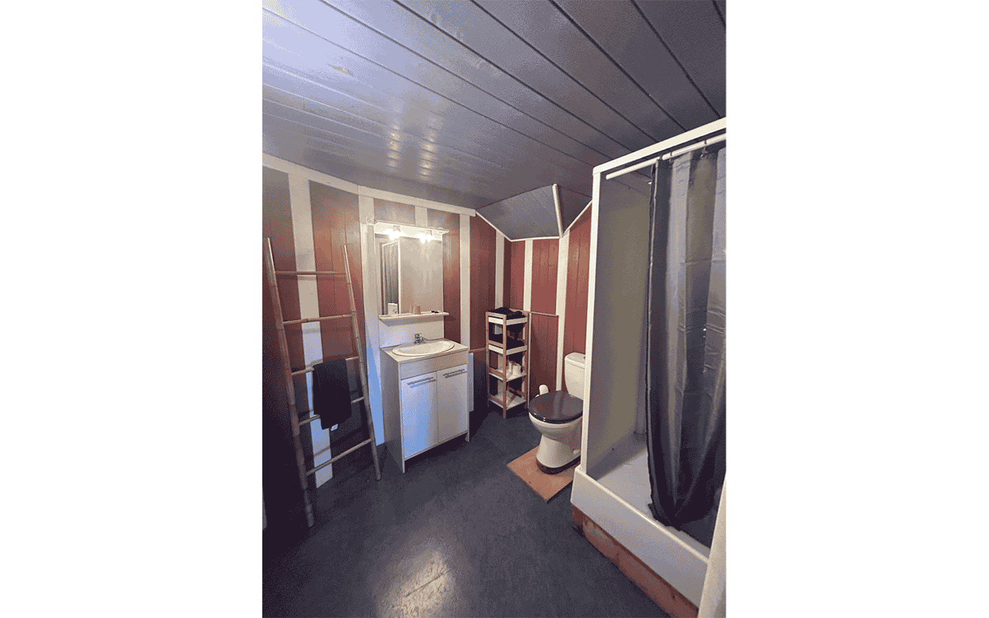 Salle de bain Chambre familiale La Cheminée Tardets Soule Pays Basque