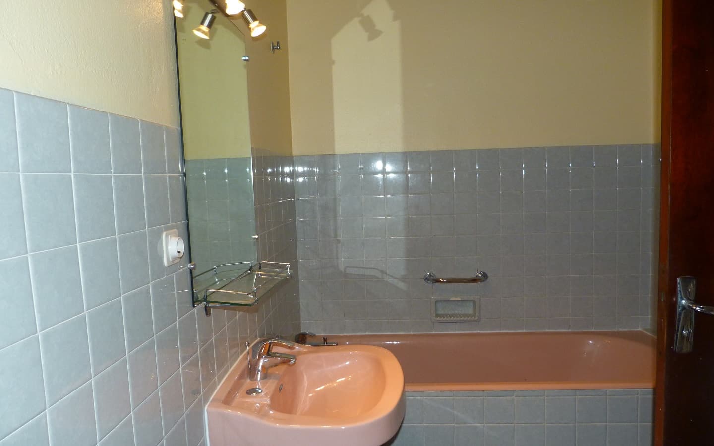 salle-de-bain1-relais-St-Antoine location Musculdy montagne basque