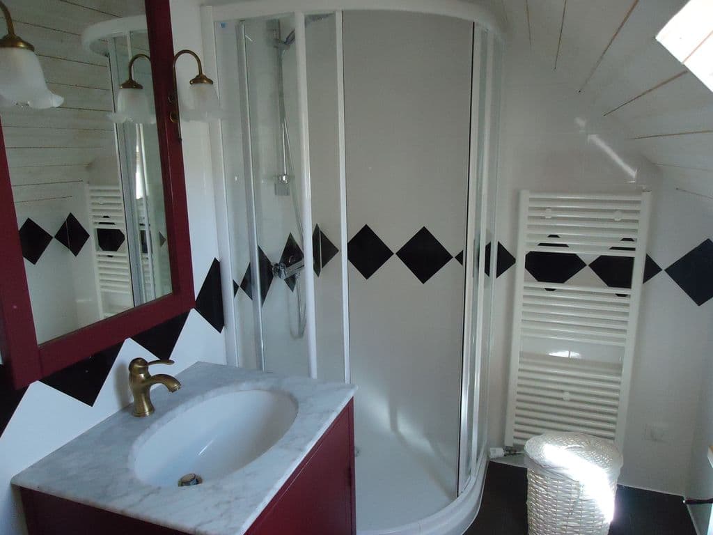 salle_de_douche1_gitetalue_beleymas