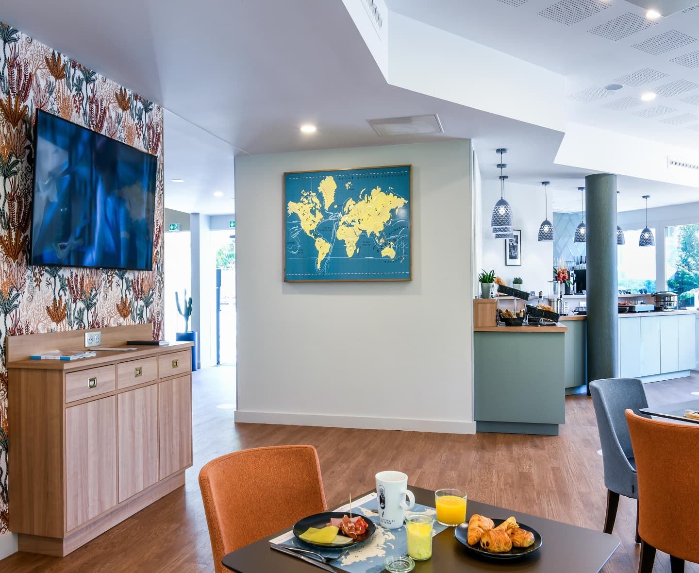 salle petit dejeuner jules verne hôtel