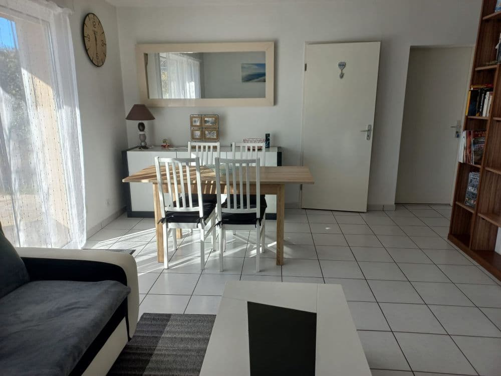 salon + table