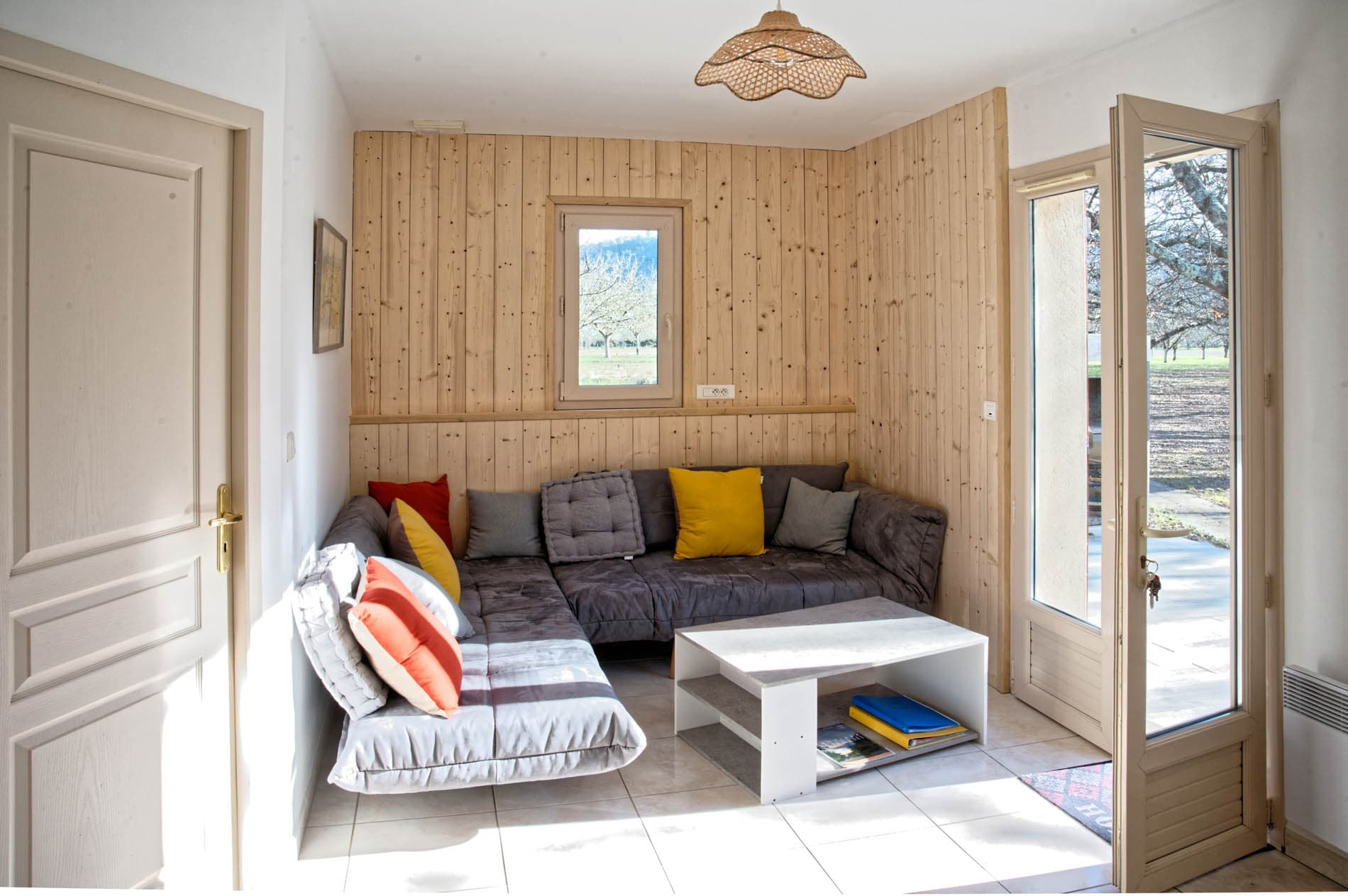 GÎTE LA CHÂTAIGNERAIE - salon côté repos