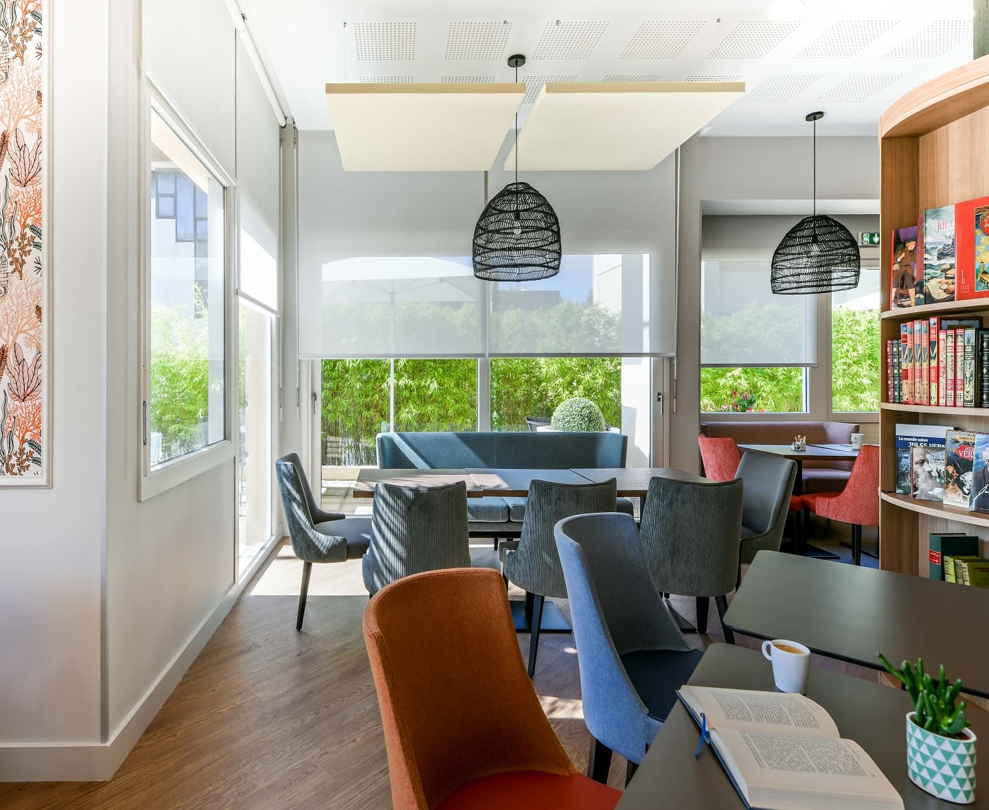 salon livres Hotel jules verne
