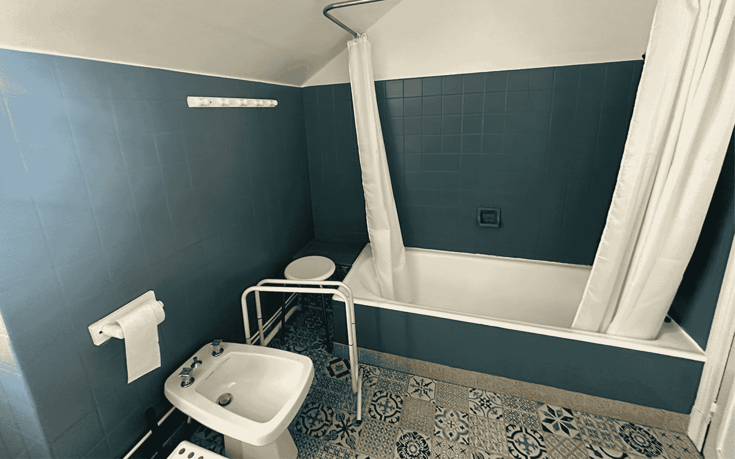 Salle de bain du haut Maison Gure Doya Mauléon Soule Pays Basque