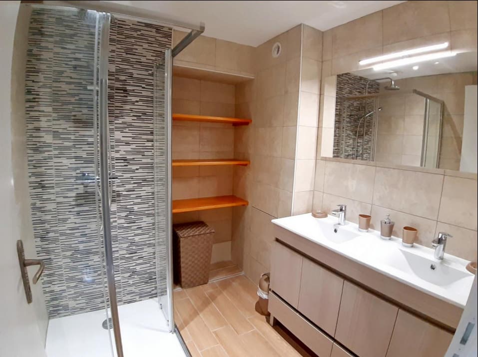 salle de bain du rez-de-chaussée