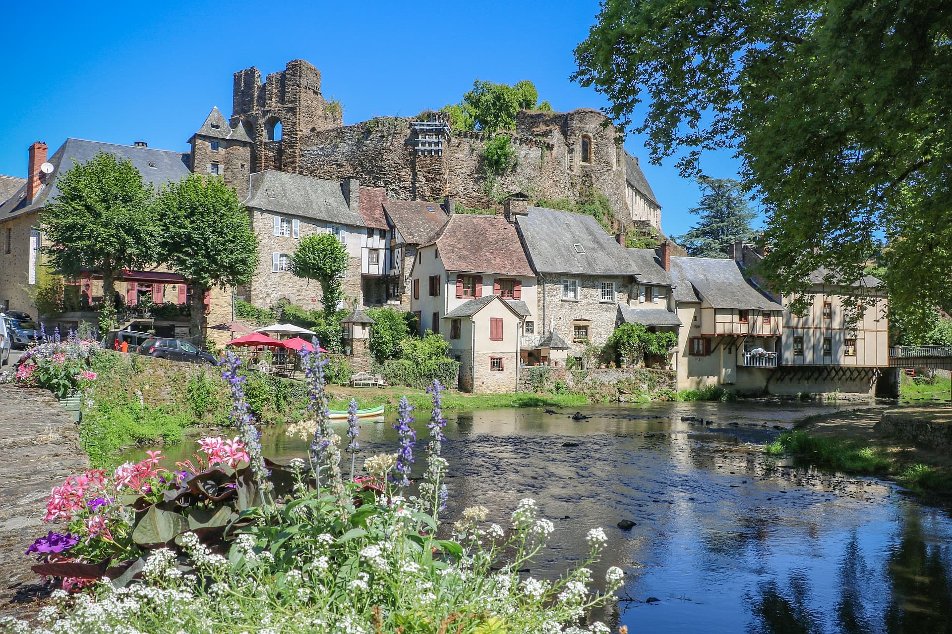 ségur le château village bord auvézère